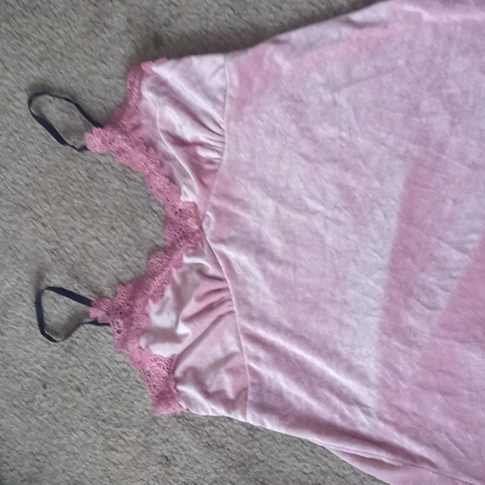 Pink velvet night camisole pajama set sz large.